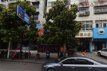 田湾社区3室2厅1卫带车库，车库空间超级大